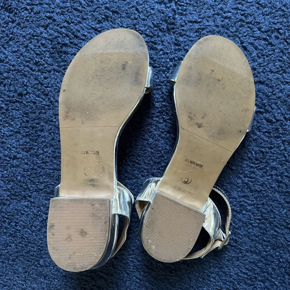 Metallic sandals - Picture 2 of 5